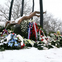 Ministri obrany SR a Maďarska si pripomenuli výročie tragédie v maďarskej obci Hejce