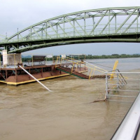 Vojaci z Nitry, Levíc a Serede pomáhajú obyvateľom Štúrova a Komárna