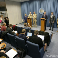 M. Glváč: „Som rád, že zdravotný stav oboch zranených vojakov sa rapídne zlepšuje. Veríme, že útočníka dolapia“