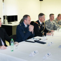 01 Veliaci poddôstojník SOCEUR navštívil slovenské SOF
