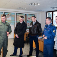 03 Veliaci poddôstojník SOCEUR navštívil slovenské SOF