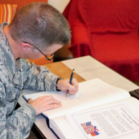 04 Veliaci poddôstojník SOCEUR navštívil slovenské SOF