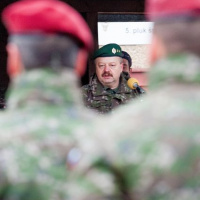 02 Generálmajor Macko naštívil 5. pluk špeciálneho určenia