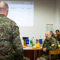 05 Generálmajor Macko naštívil 5. pluk špeciálneho určenia