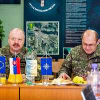 06 Generálmajor Macko naštívil 5. pluk špeciálneho určenia