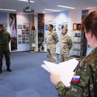 Vojenskí pozorovatelia z Egypta a Sýrie ocenení medailami