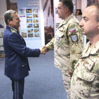 Vojenskí pozorovatelia z Egypta a Sýrie ocenení medailami