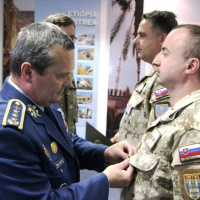 Vojenskí pozorovatelia z Egypta a Sýrie ocenení medailami