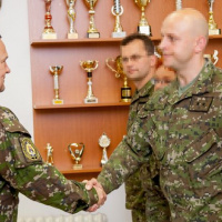 02 Generál Vojtek sa rozlúčil s 5. plukom špeciálneho určenia