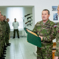 04 Generál Vojtek sa rozlúčil s 5. plukom špeciálneho určenia