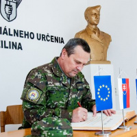 07 Generál Vojtek sa rozlúčil s 5. plukom špeciálneho určenia