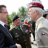 Minister obrany M. Glváč otvoril medzinárodný veľtrh IDEB 2014