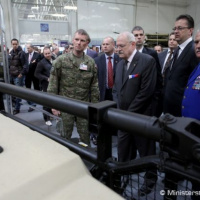 Minister obrany M. Glváč otvoril medzinárodný veľtrh IDEB 2014