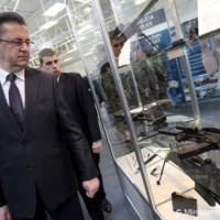 Minister obrany M. Glváč otvoril medzinárodný veľtrh IDEB 2014