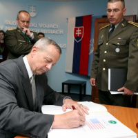Generál Allen diskutoval s príslušníkmi rezortu obrany