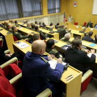 Generál Allen diskutoval s príslušníkmi rezortu obrany