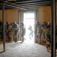 03 Vojaci 5. pluku špeciálneho určenia sa pripravujú na júnové nasadenie v Afganistane